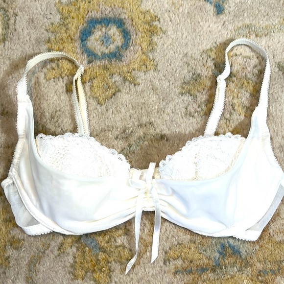 WOW,Delicate,Vintage Ivory Stunning Bra,Just Don’t Make Um Like This Anymore💖 - Picture 1 of 7